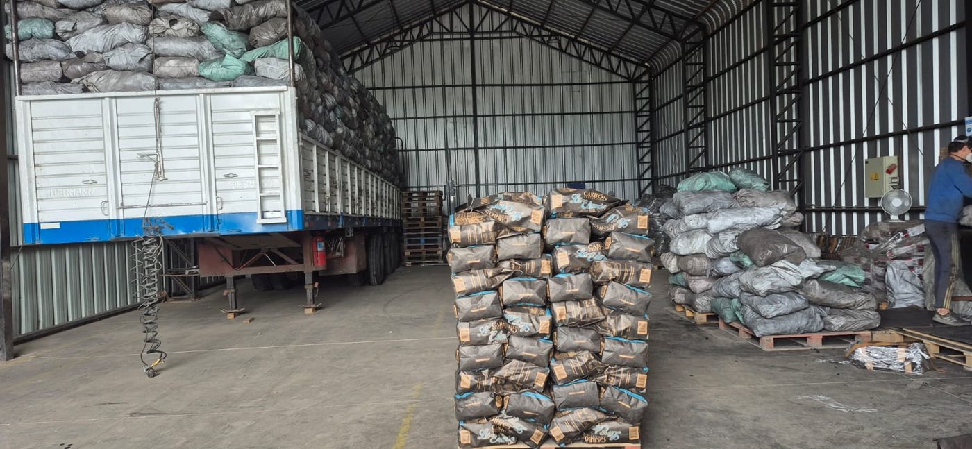 Carga de camión para despacho a Chile